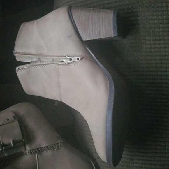 Tan faux leather ankle boots 7.5 - Picture 3 of 5